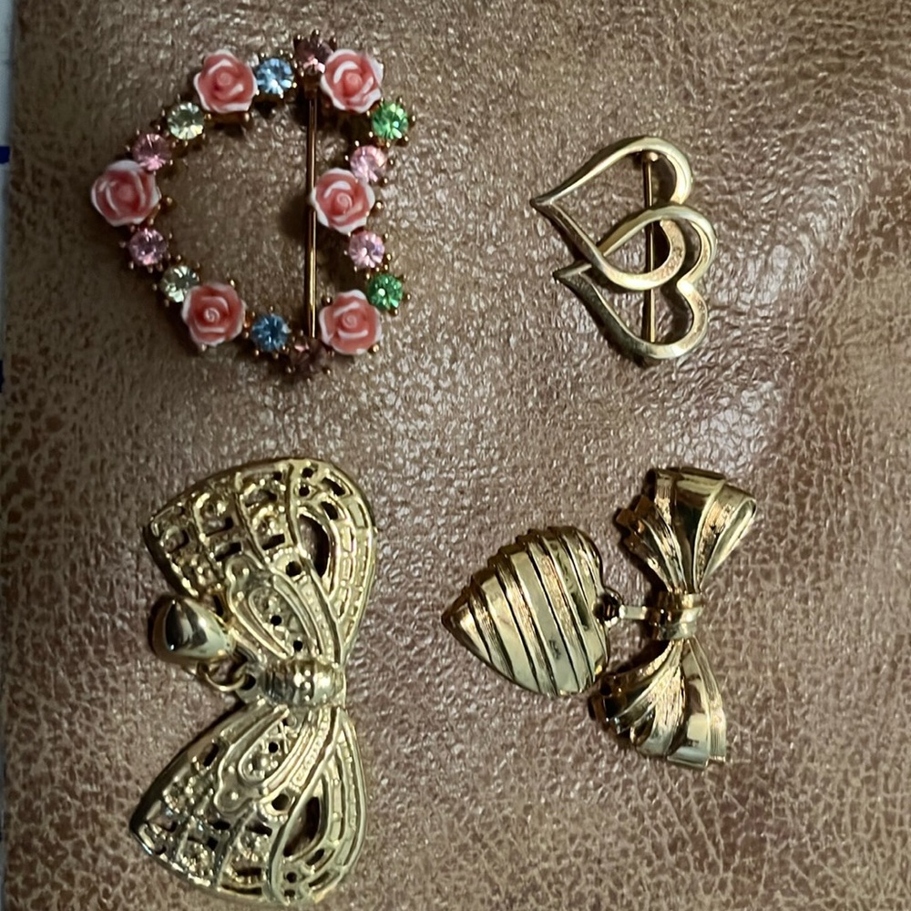 Set of 4 Heart pins